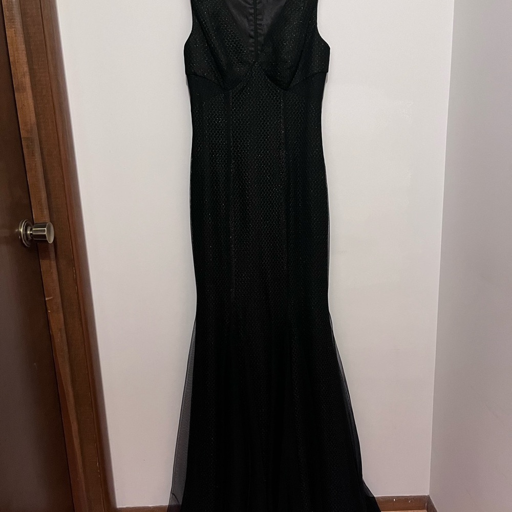 Monique Lhuillier Elegant Black Maxi Dress